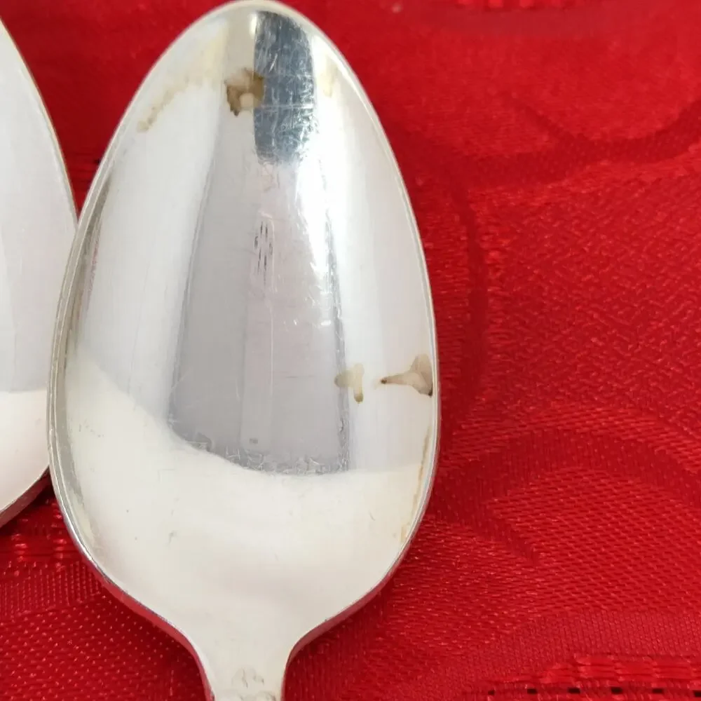 8X Tsp Rogers Bros ADORATION International SilverPlate Teaspoons Silver plated